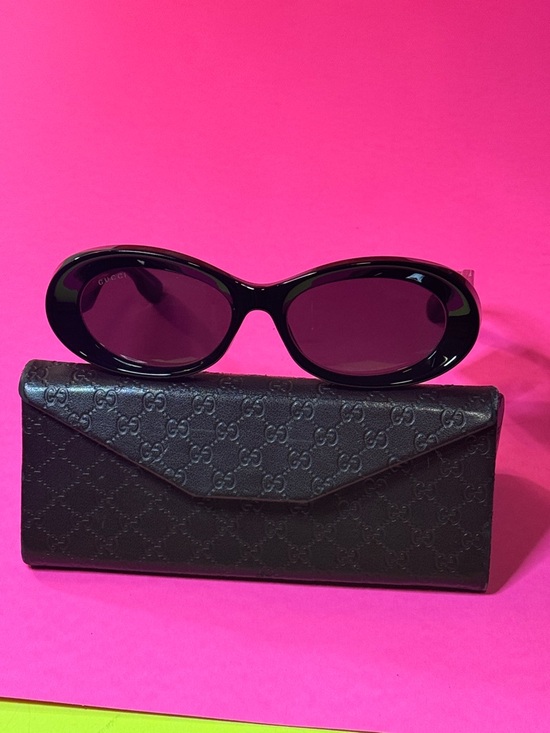 Gucci Accessories - Gucci Black Oval Women's Sunglasses size 54/17 with Black GG Case